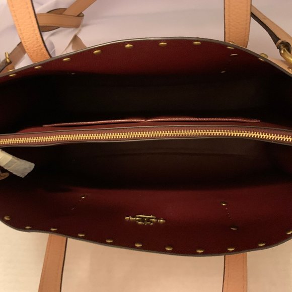 Coach - Picture 2 of 9